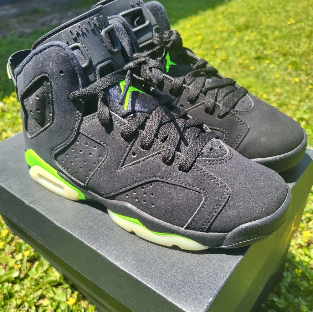 R6 brand new 4.5y 6.5 women